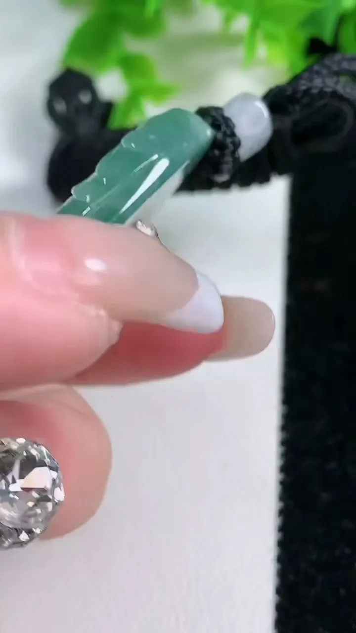 天然A货翡翠普贤菩萨吊坠，尺寸60.4-39-6，重量:37.34g
1月25日