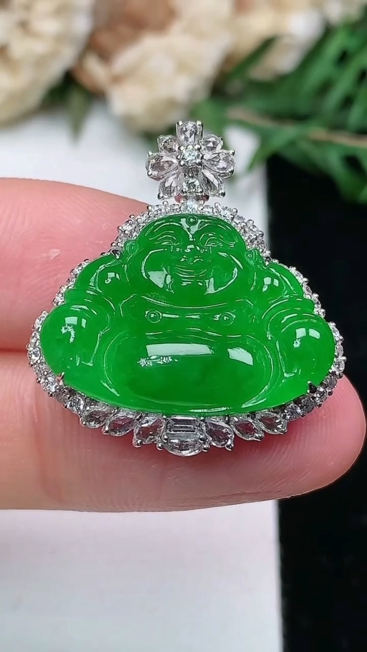 天然A货翡翠佛公吊坠，尺寸25.4-23.3-9.3
1月25日