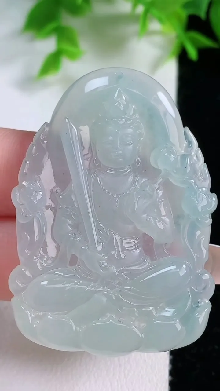 天然A货翡翠虚空藏菩萨吊坠，尺寸47.2-33-5.3，重量:47.50g
1月25日