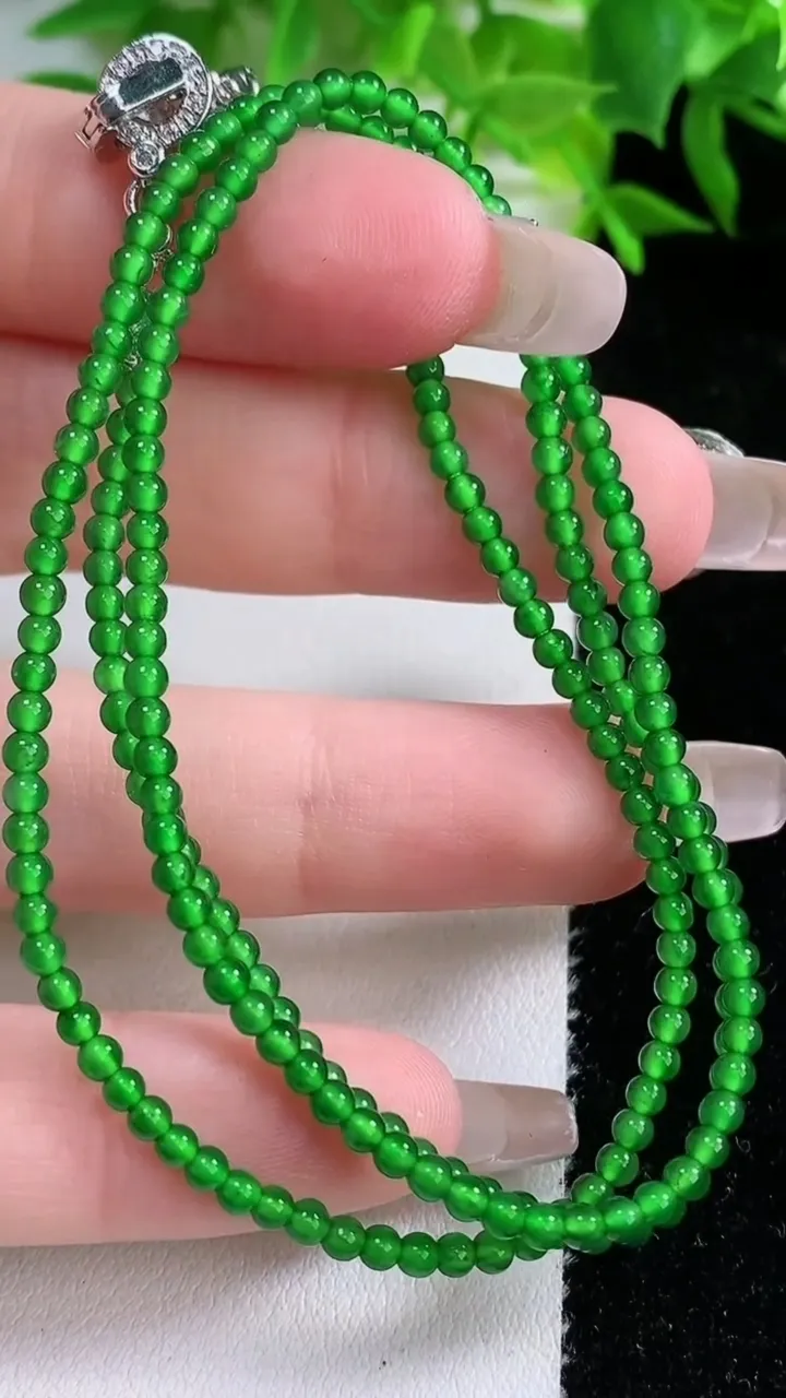 天然A货翡翠小米珠项链，尺寸2.5，重量:7.02g1月25日
工厂直销收藏佳品,种好水足，色泽均匀，有种有色，上手高大气！