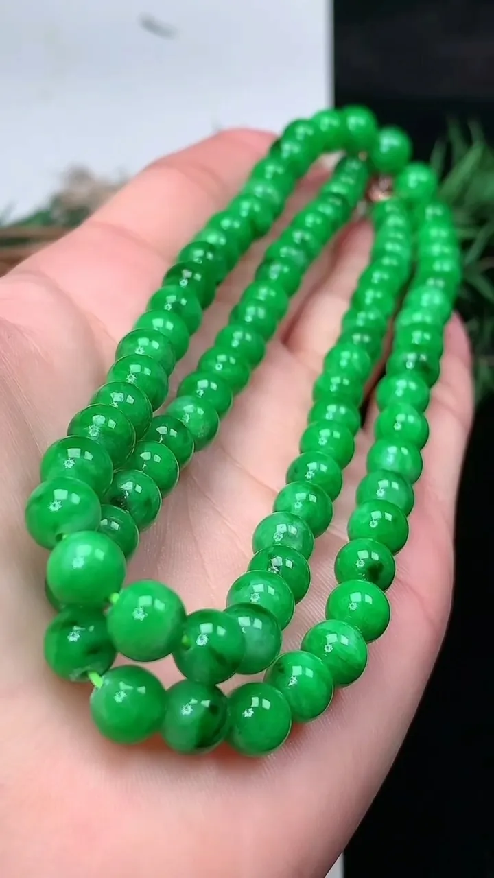 天然A货翡翠圆珠项链，尺寸7.2-85颗，重量:51.28g
1月25日