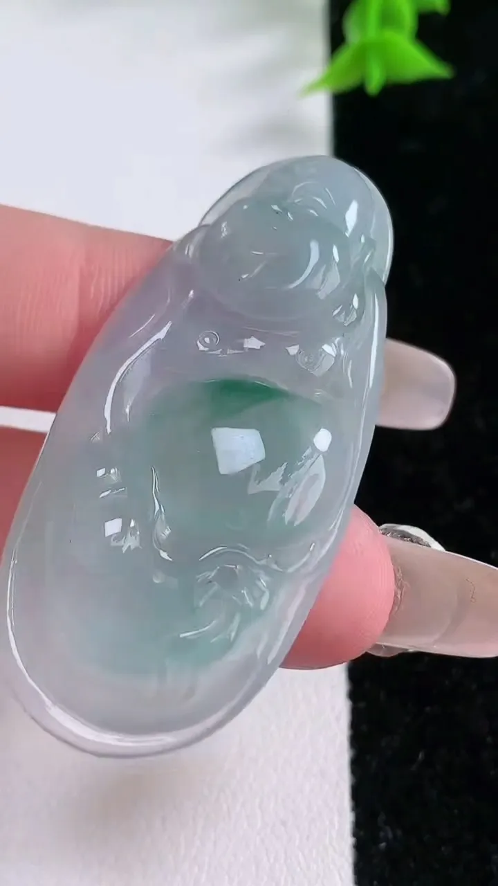 天然A货翡翠飘花布袋佛吊坠，尺寸45.2-29.4-6.5，重:12.64g
1月25日