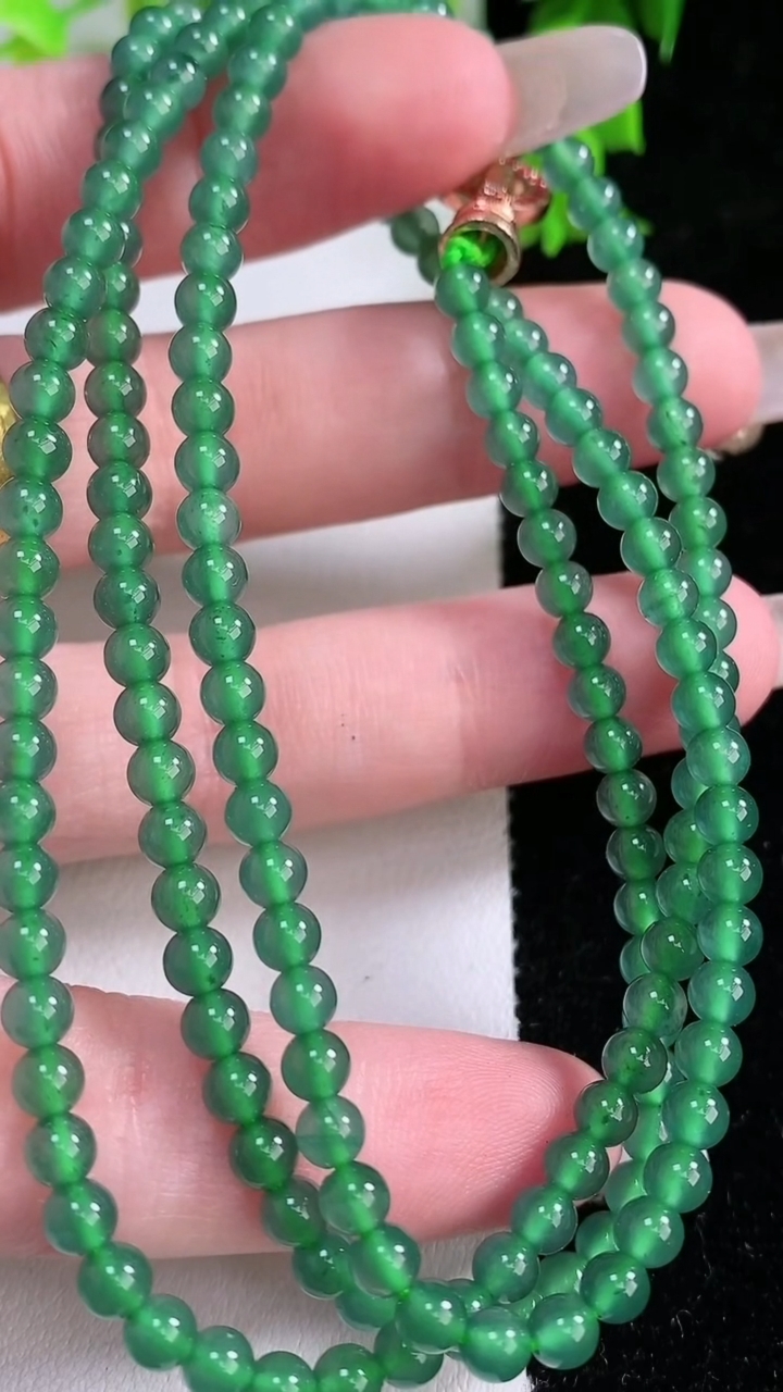 天然A货翡翠小米珠项链，尺寸4-168颗，重:19.21g1月25日
工厂直销收藏佳品,种好水足，色泽均匀，有种有色，上手高大气！