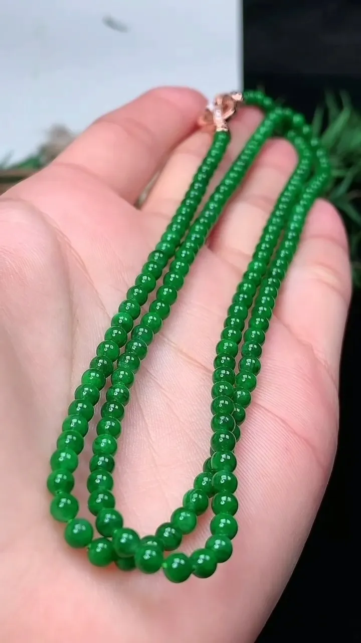 天然A货翡翠小米珠项链，尺寸3.7-167颗，重量:14.75g1月25日
工厂直销收藏佳品,种好水足，色泽均匀，有种有色，上手高大气！