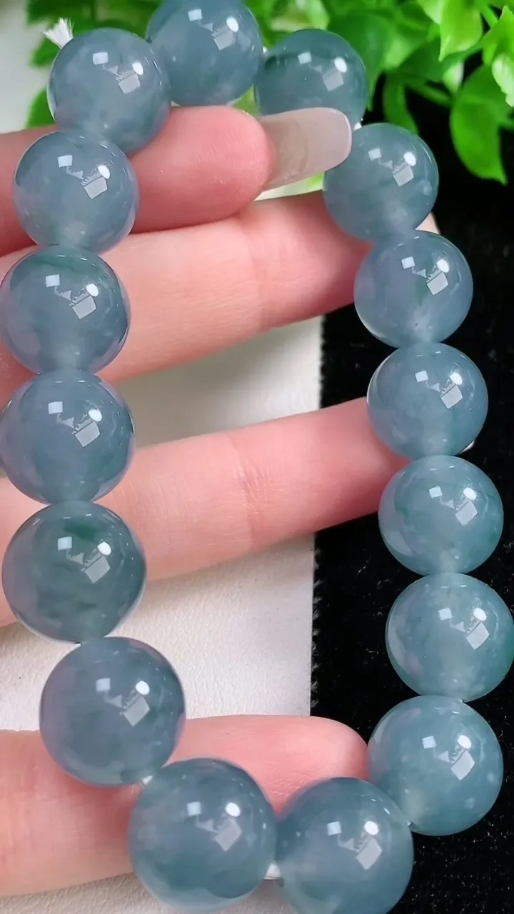 天然A货翡翠紫罗兰圆珠手串，尺寸13-16颗，重量:62.08g1月25日
工厂直销收藏佳品,种好水足，色泽均匀，有种有色，上手高大气！