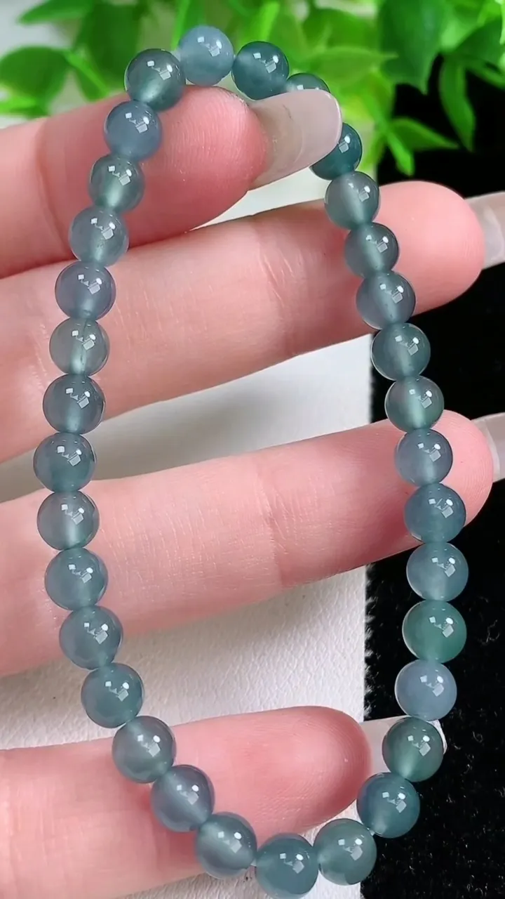 天然A货翡翠圆珠手串，尺寸5.4-33颗，重量:9.51g1月25日
工厂直销收藏佳品,种好水足，色泽均匀，有种有色，上手高大气！