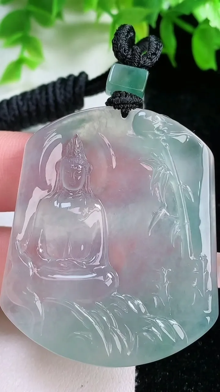 天然A货翡翠观音菩萨吊坠，尺寸48.3-40.4-5.4，重量:29.29g
1月25日