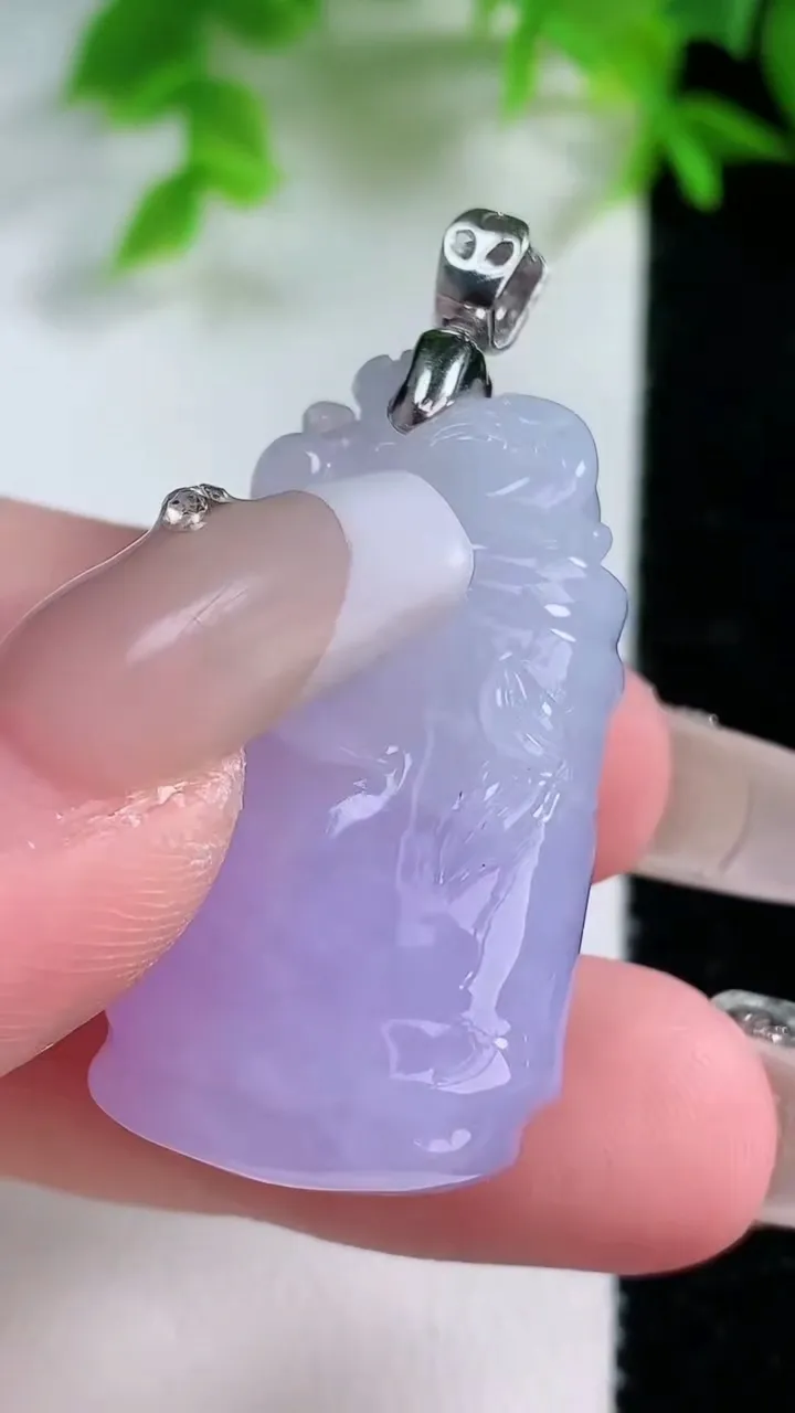 天然A货翡翠18K金紫罗兰节节高升 竹节吊坠，尺寸35.3-18.5-12，重量:19.25g
1月25日