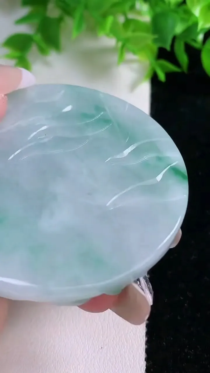 天然A货翡翠花开富贵吊坠，尺寸58.3-12，重量:77.46g
1月25日