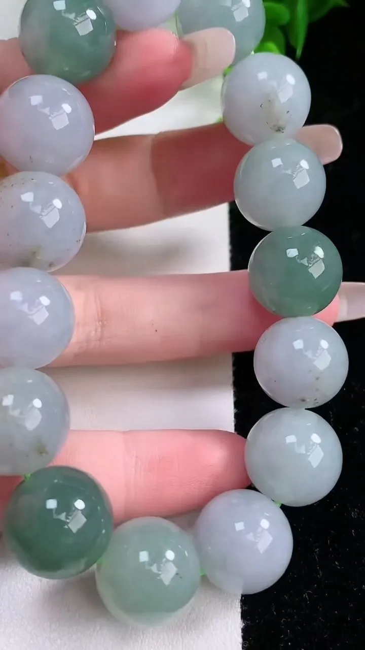 天然A货翡翠圆珠手串，尺寸14.6-15颗，重:77.51g1月25日
工厂直销收藏佳品,种好水足，色泽均匀，有种有色，上手高大气！