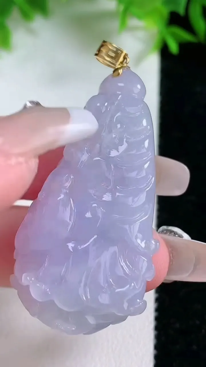 天然A货翡翠18K金紫罗兰白菜吊坠，尺寸46.5-23.4-11.5，重量:19.77g
1月25日