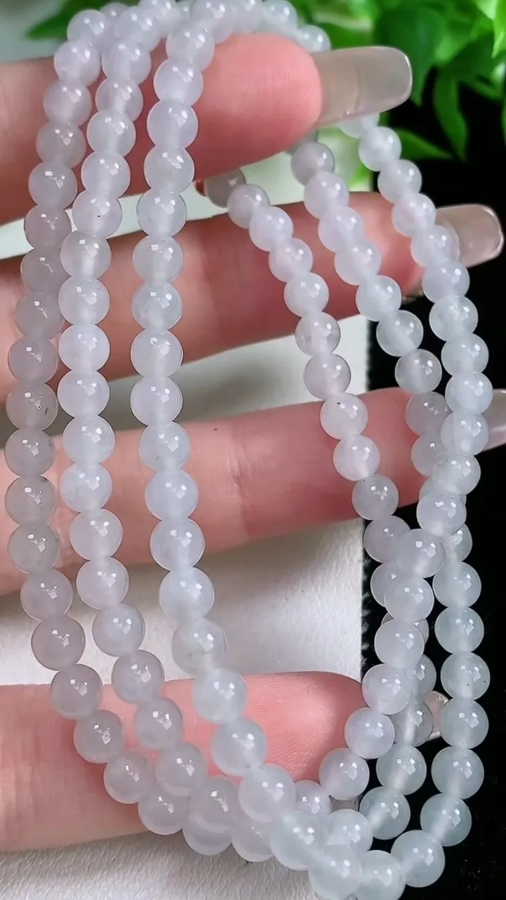 天然A货翡翠圆珠项链，尺寸4.6-129颗，重量:24.84g
1月25日