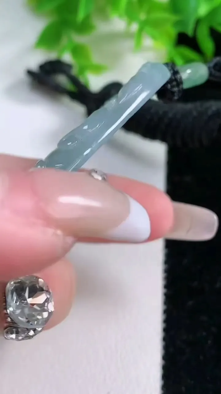 天然A货翡翠普贤菩萨吊坠，尺寸68-42.2-4.8，重量:36.37g
1月25日