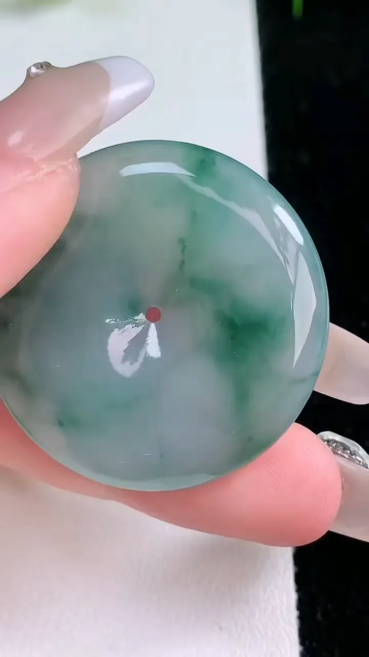 天然A货翡翠冰种飘花平安扣吊坠，尺寸35.6-6，重量:16.29g
1月25日