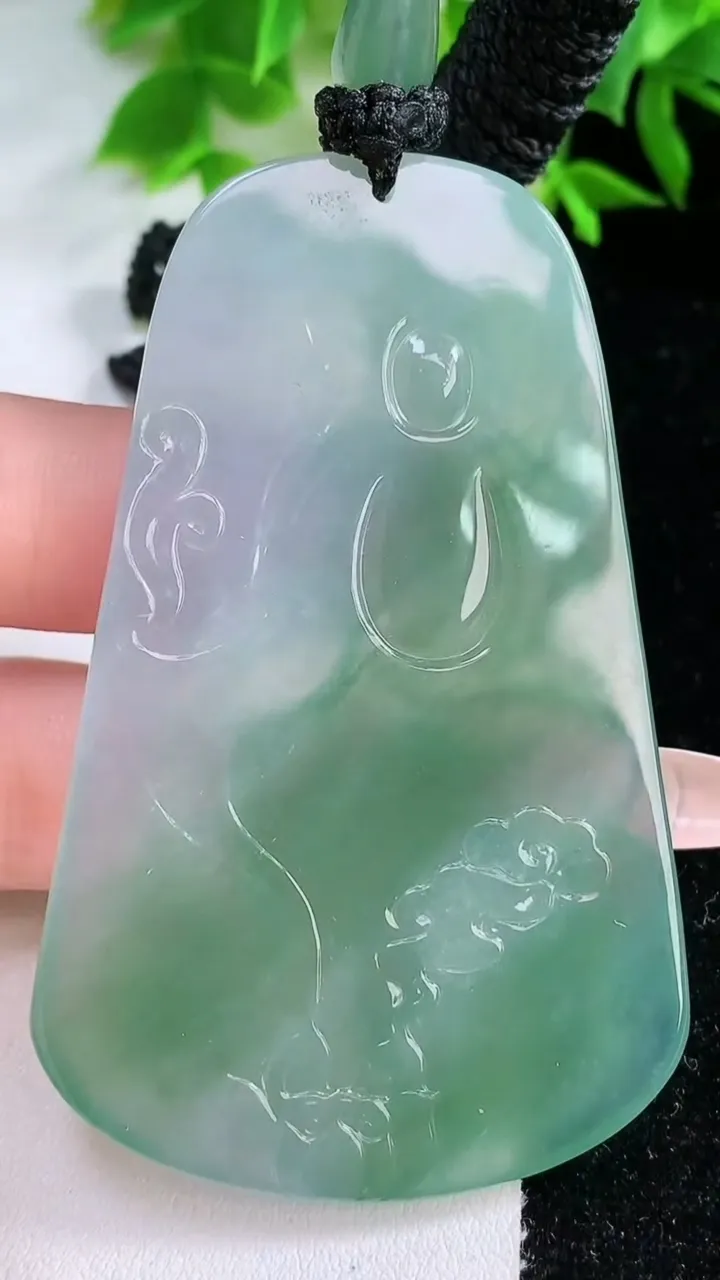天然A货翡翠普贤菩萨吊坠，尺寸68-42.2-4.8，重量:36.37g
1月25日