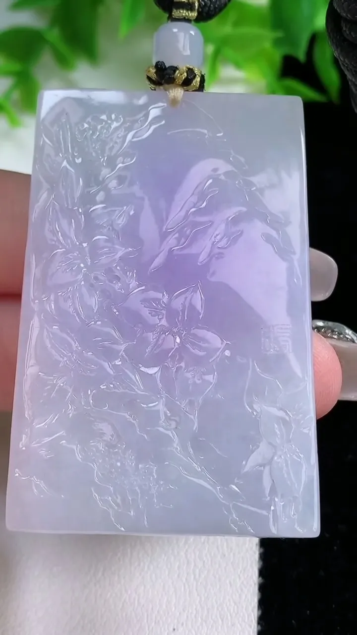 天然A货翡翠牌吊坠，尺寸54-35-5.4，重量:32.47g
1月25日