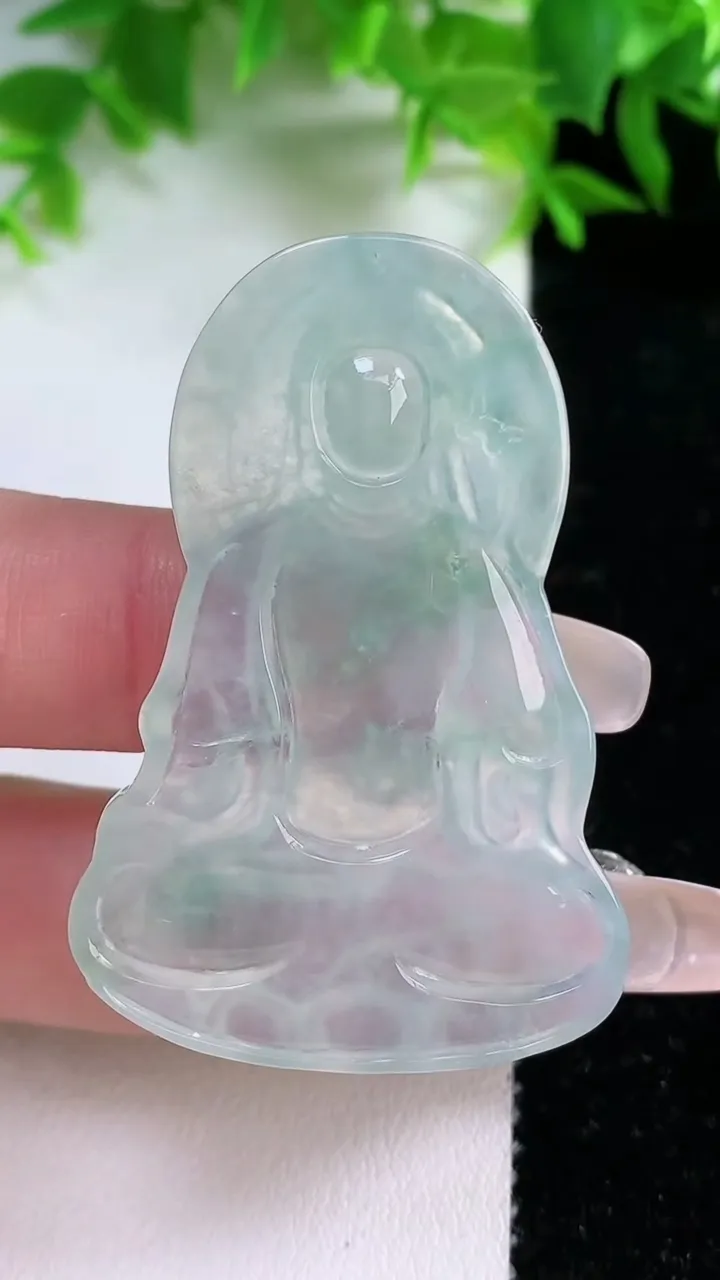 天然A货翡翠大势至菩萨吊坠，尺寸49-33-5，重量:14.17g
1月25日