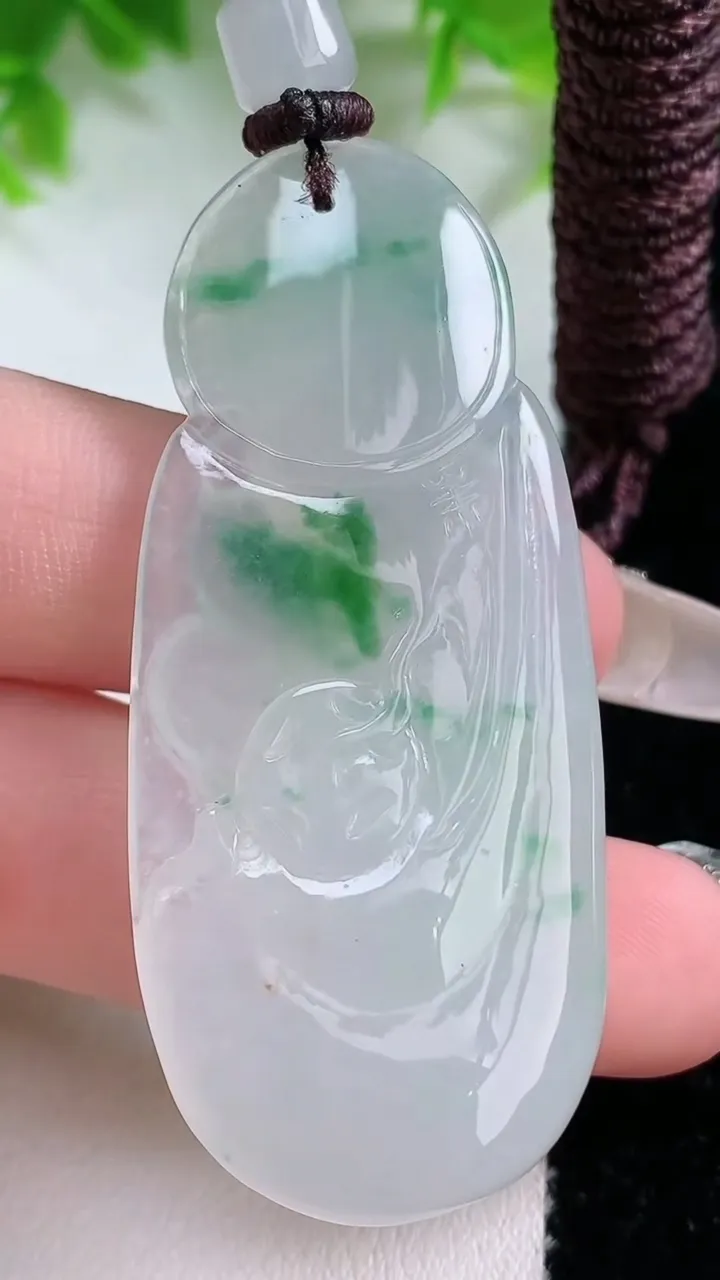 天然A货翡翠财神爷吊坠，尺寸55.5-23-9，重量:24.59g
1月25日