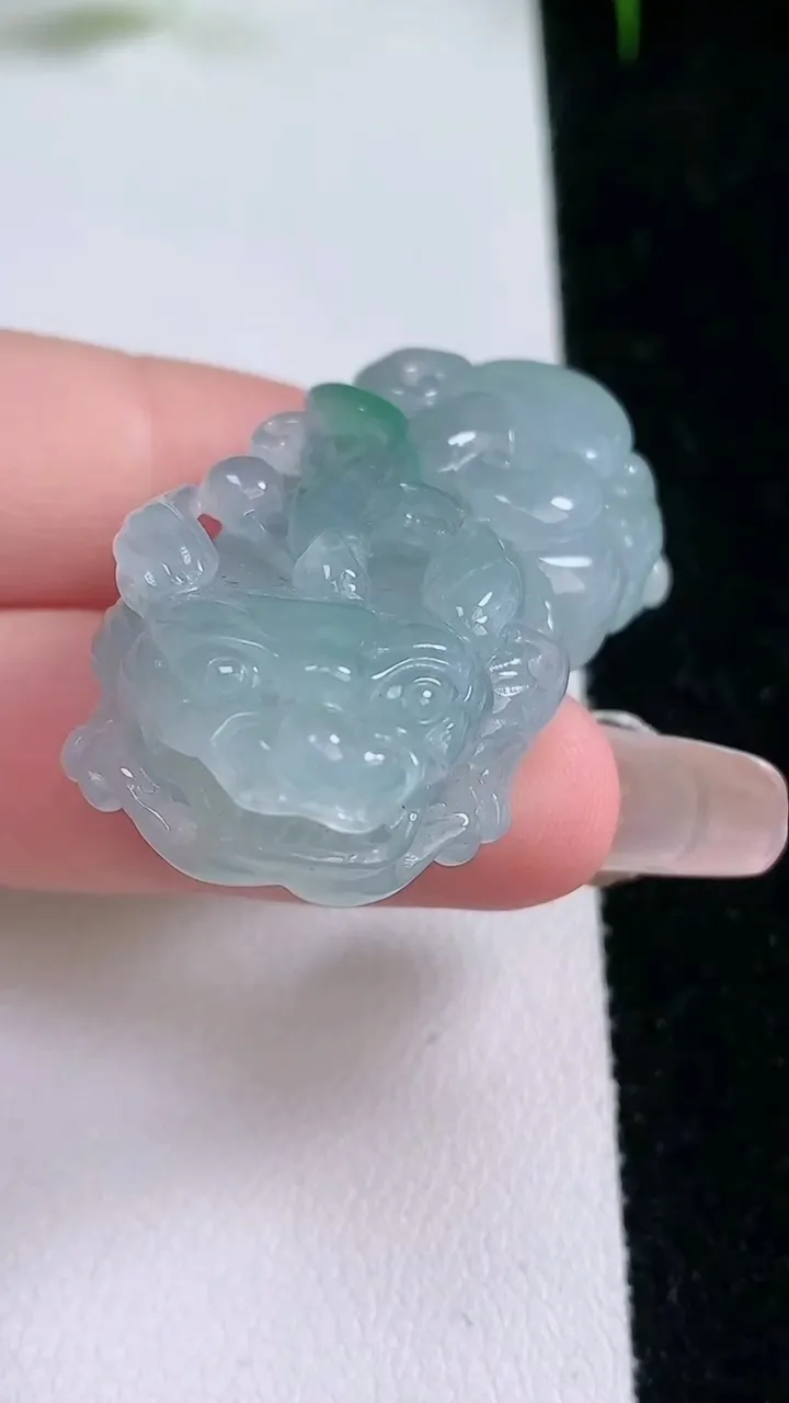 天然A货翡翠貔貅吊坠，尺寸42-21.8-11.6，重量:22.98g
1月25日