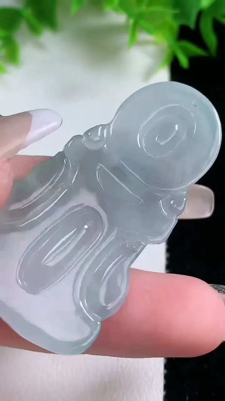 天然A货翡翠观音菩萨吊坠，尺寸53.4-26.8-5，重量:14.74g
1月25日