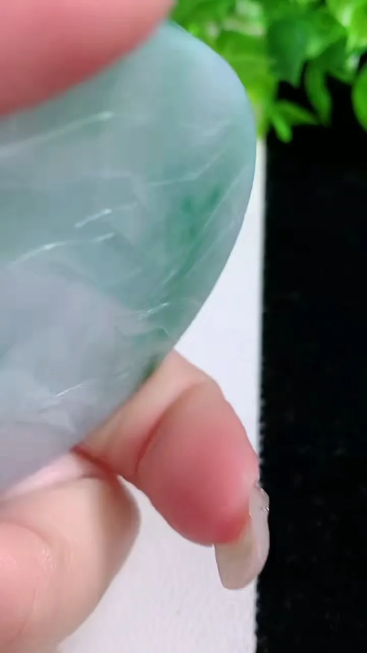 天然A货翡翠花开富贵吊坠，尺寸58.3-12，重量:77.46g
1月25日