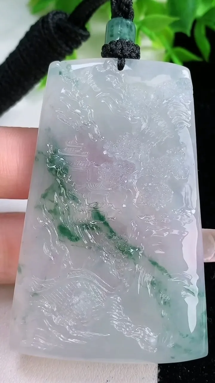 天然A货翡翠种飘花山水牌吊坠，尺寸64-40.8-5.7，重量:43.24g
1月25日