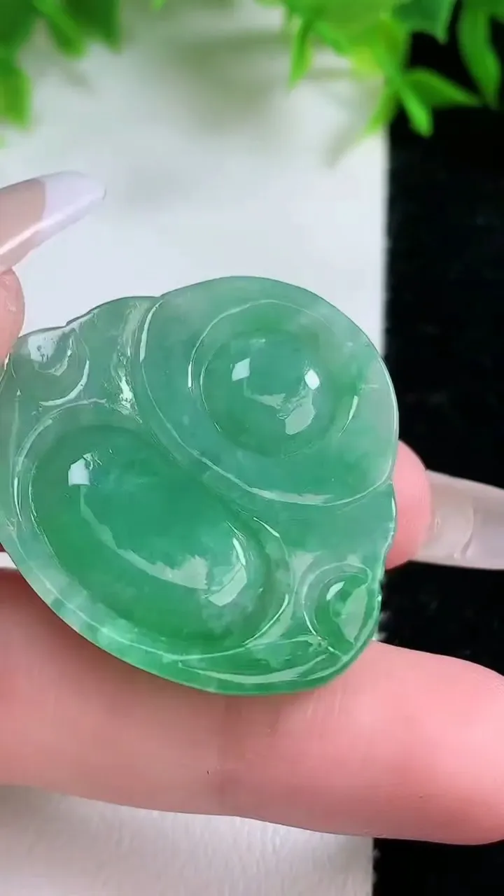 天然A货翡翠佛公吊坠，尺寸31.8-34.8-9，重量:15.25g
1月25日