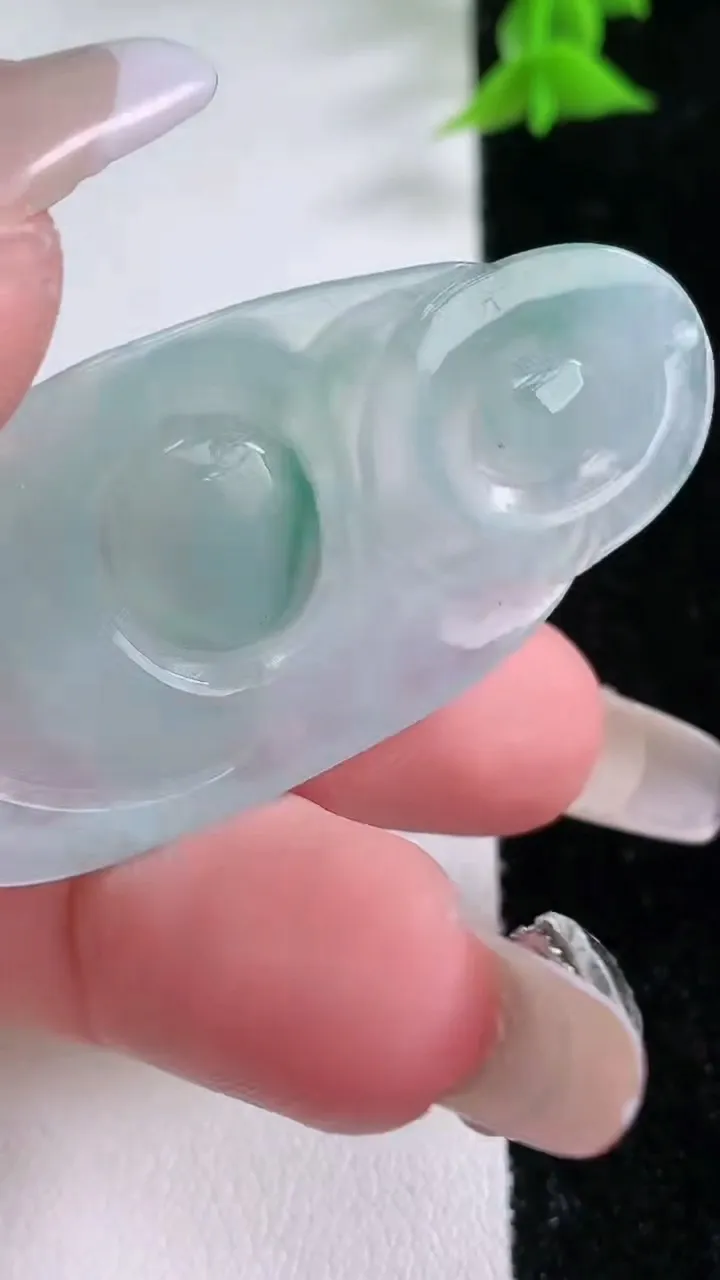 天然A货翡翠飘花布袋佛吊坠，尺寸45.2-29.4-6.5，重:12.64g
1月25日