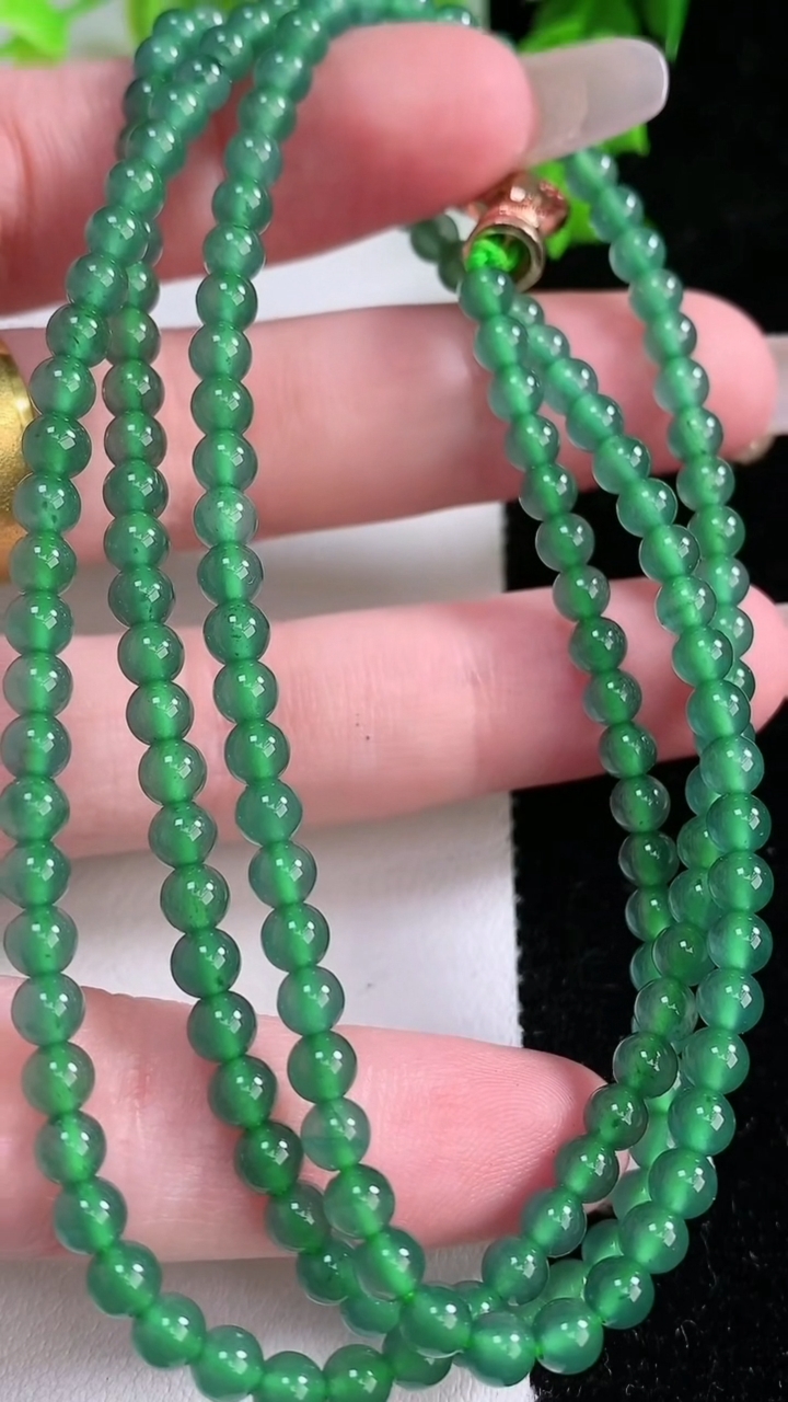 天然A货翡翠小米珠项链，尺寸4-168颗，重:19.21g1月25日
工厂直销收藏佳品,种好水足，色泽均匀，有种有色，上手高大气！