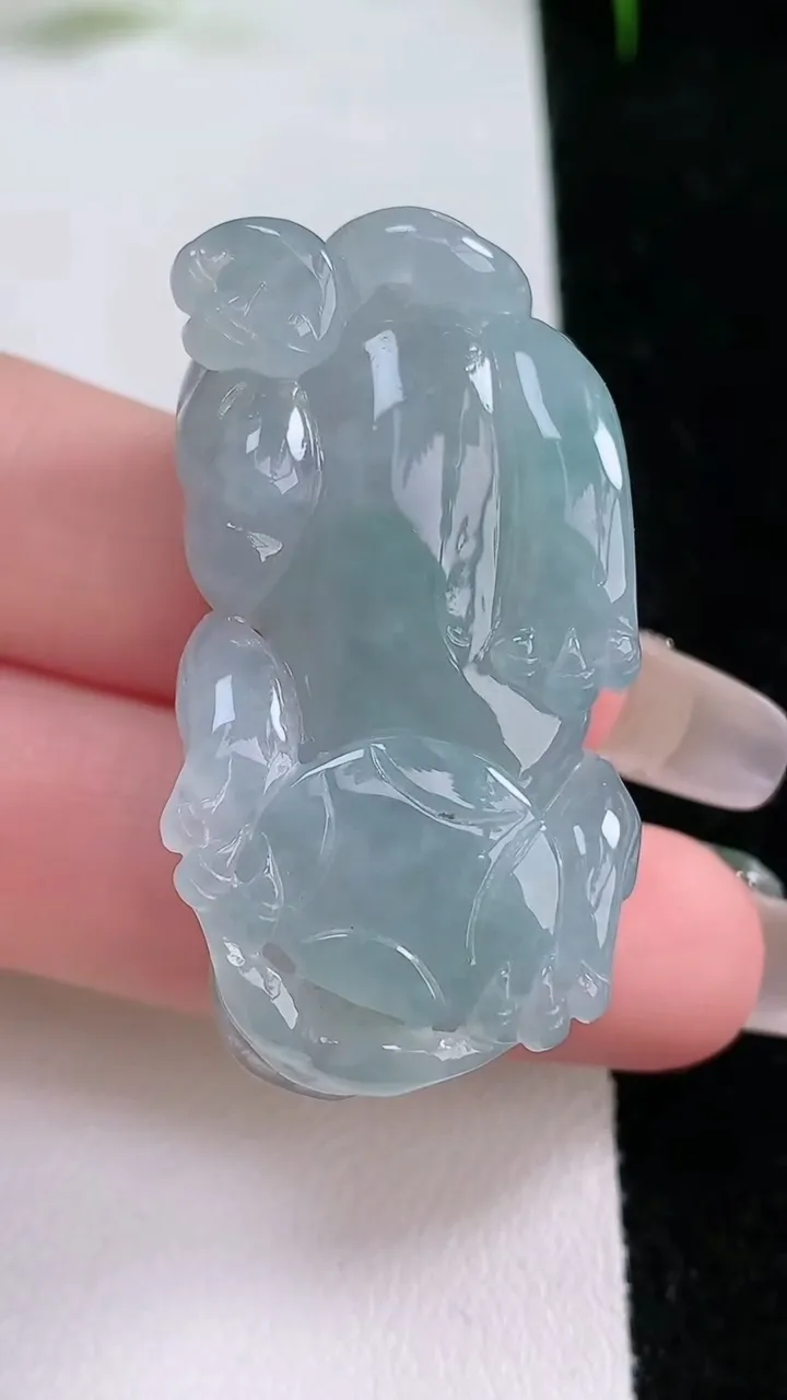 天然A货翡翠貔貅吊坠，尺寸42-21.8-11.6，重量:22.98g
1月25日