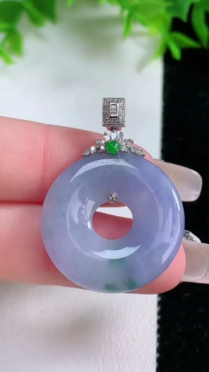 天然A货翡翠18K金紫罗兰平安环吊坠，尺寸25.2-4.7，重量:7.33g
1月25日