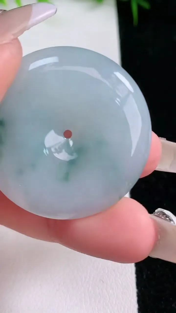 天然A货翡翠飘花平安扣吊坠，尺寸35.3-6，重量:16.47g
1月25日