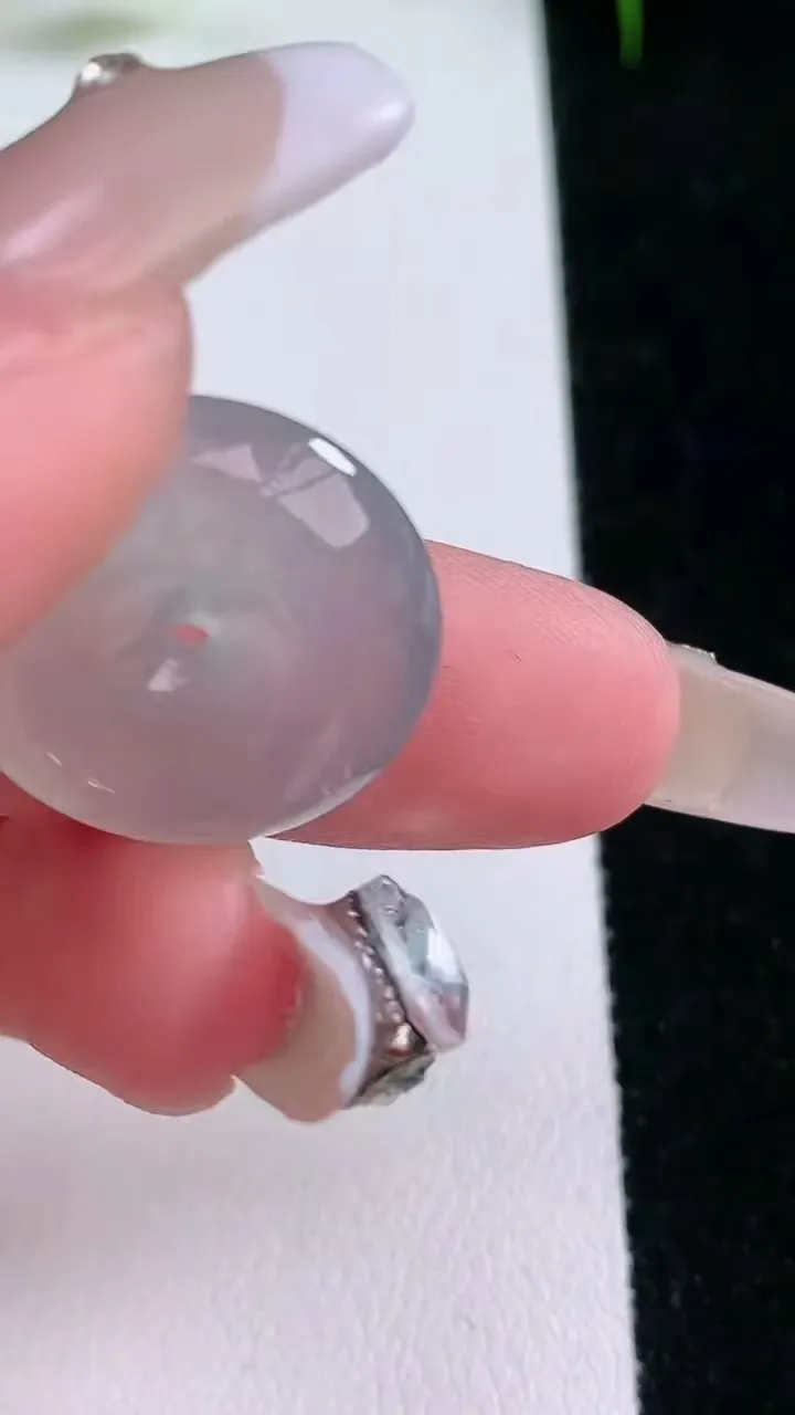 天然A货翡翠平安扣吊坠，尺寸20.8-5.7，重量:5.24g
1月25日