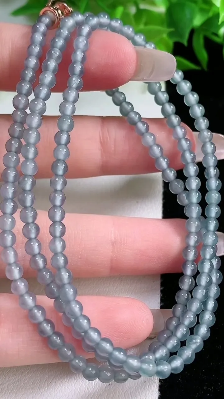 天然A货翡翠小米珠项链，尺寸3.3-170颗，重量:14.35g1月25日
工厂直销收藏佳品,种好水足，色泽均匀，有种有色，上手高大气！