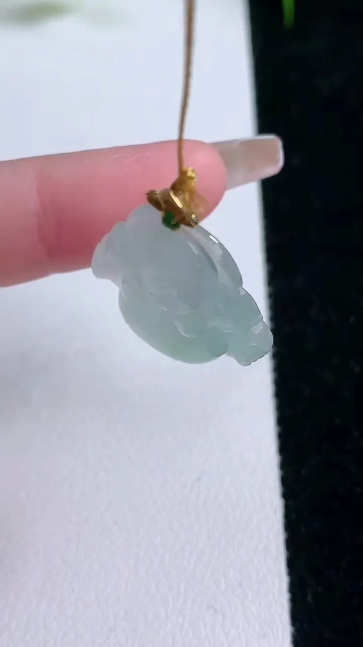 天然A货翡翠佛公吊坠，尺寸20.8-21.4-5.8，重量:4.00g
1月25日