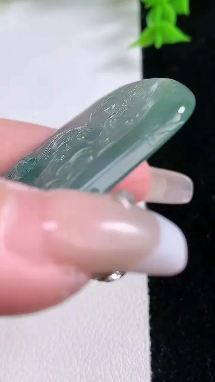 天然A货翡翠飘花普贤菩萨吊坠，尺寸58.6-38-5.3，重:25.03g
1月25日