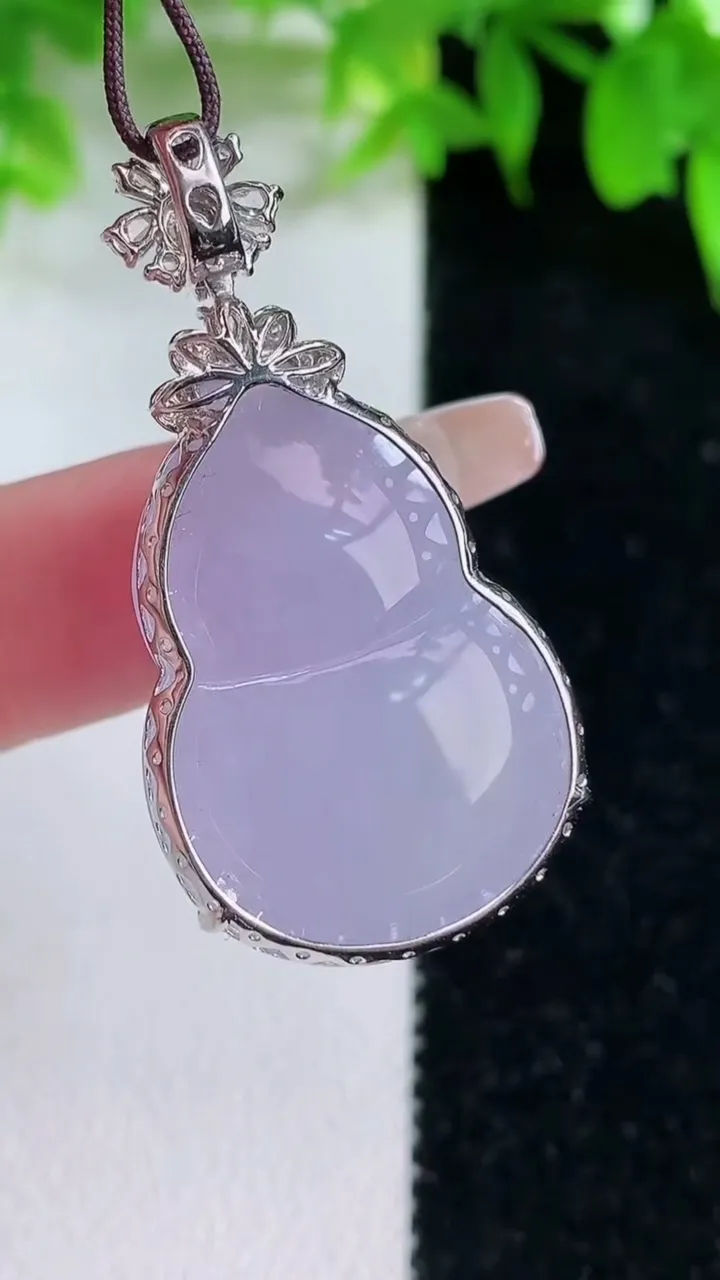 天然A货翡翠18K金紫罗兰葫芦吊坠，尺寸39-27.7-19.8-10.2，重量:10.00g
1月25日