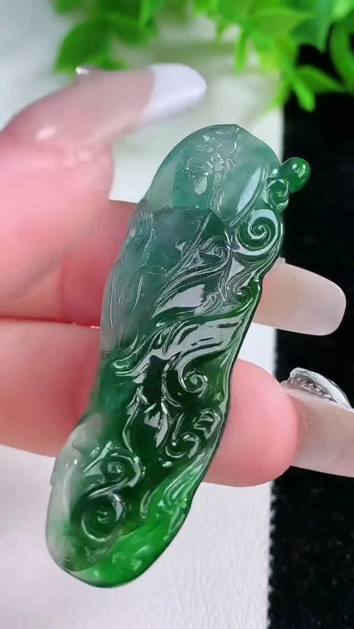 天然A货翡翠观音菩萨吊坠，尺寸51-17.2-6.8，重量:9.01g
1月25日