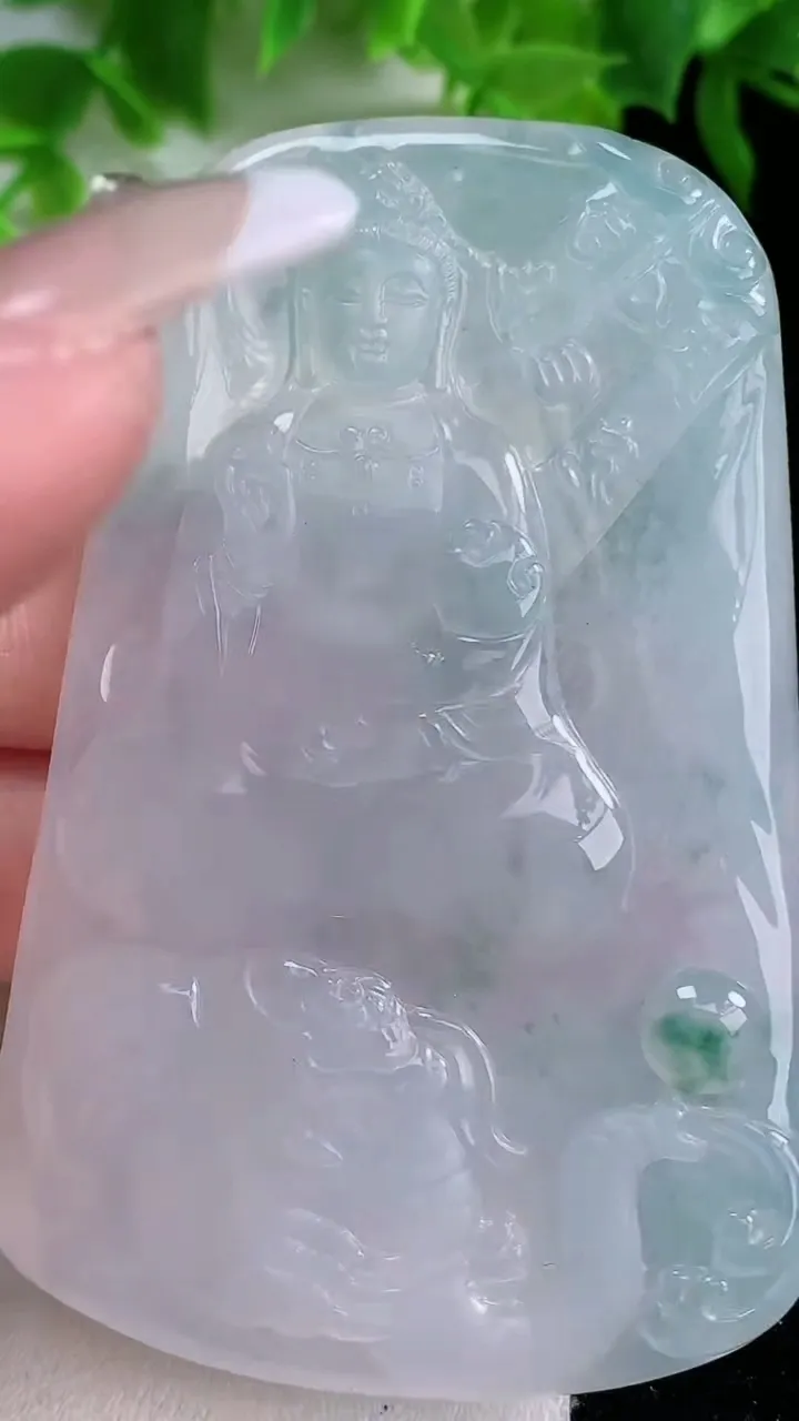 天然A货翡翠种飘花普贤菩萨吊坠，尺寸70-44-5.4，重量:38.70g
1月25日