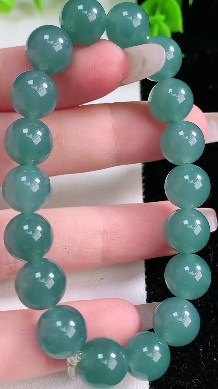 天然A货翡翠圆珠手串，尺寸9.8-18颗，重:30.92g1月25日
工厂直销收藏佳品,种好水足，色泽均匀，有种有色，上手高大气！