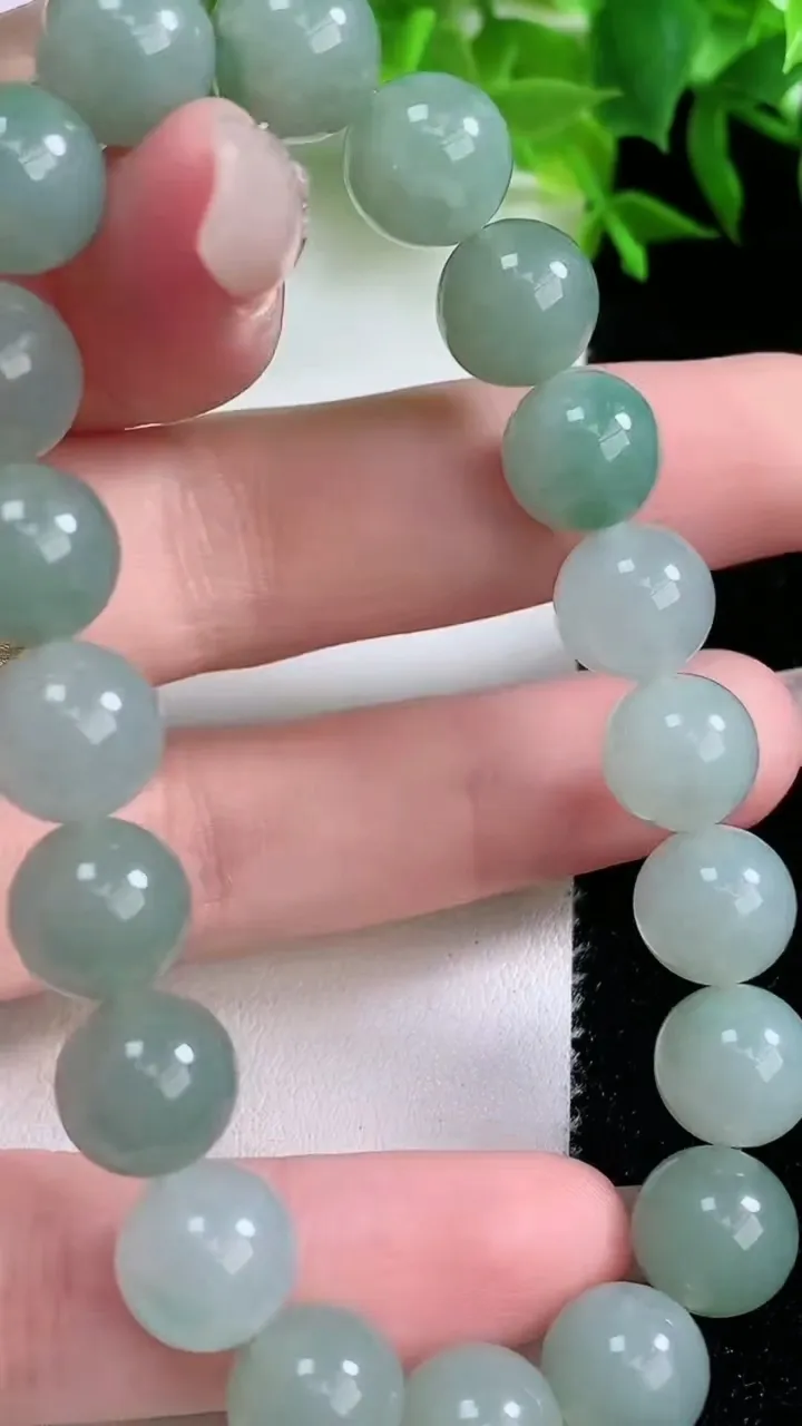 天然A货翡翠圆珠手串，尺寸9.6-20颗，重量:31.91g1月25日
工厂直销收藏佳品,种好水足，