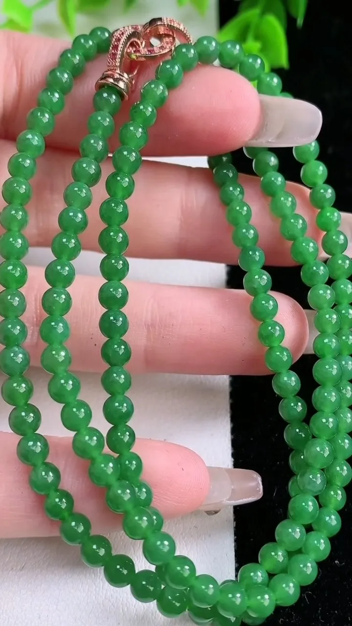 天然A货翡翠小米珠项链，尺寸4，重:17.76g1月25日
工厂直销收藏佳品,种好水足，色泽均匀，有种有色，上手高大气！