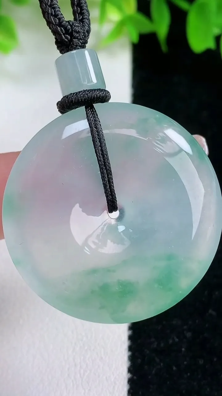 天然A货翡翠种飘花平安扣吊坠，尺寸34.3-6，重量:18.29g
1月25日