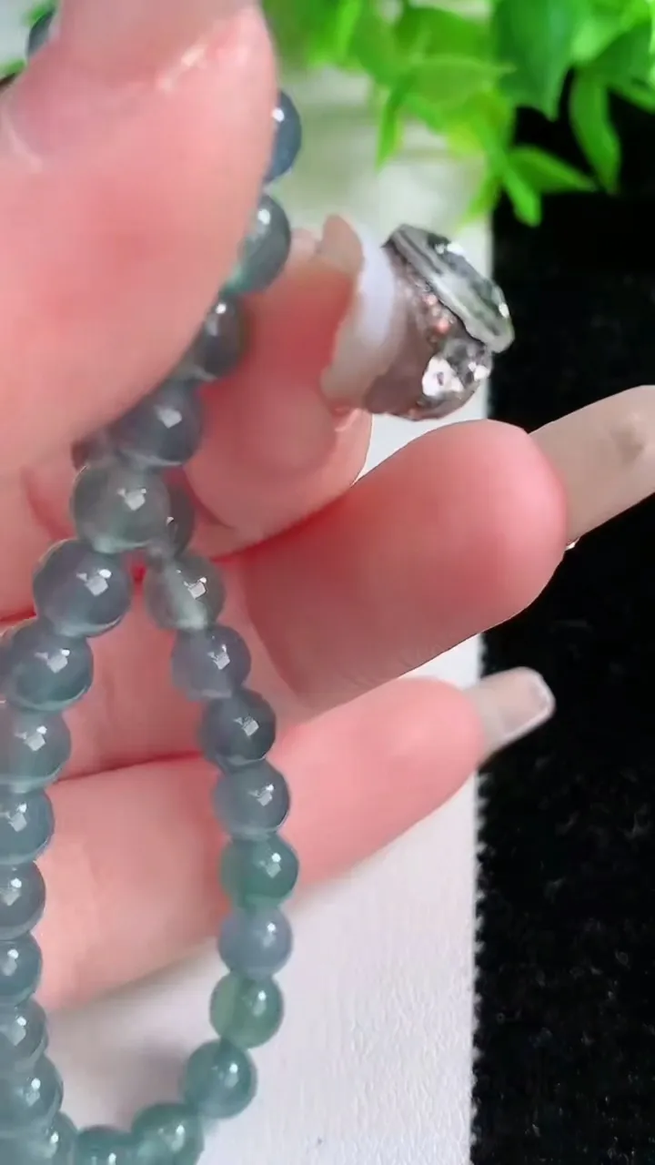 天然A货翡翠圆珠手串，尺寸5.4-33颗，重量:9.51g1月25日
工厂直销收藏佳品,种好水足，色泽均匀，有种有色，上手高大气！