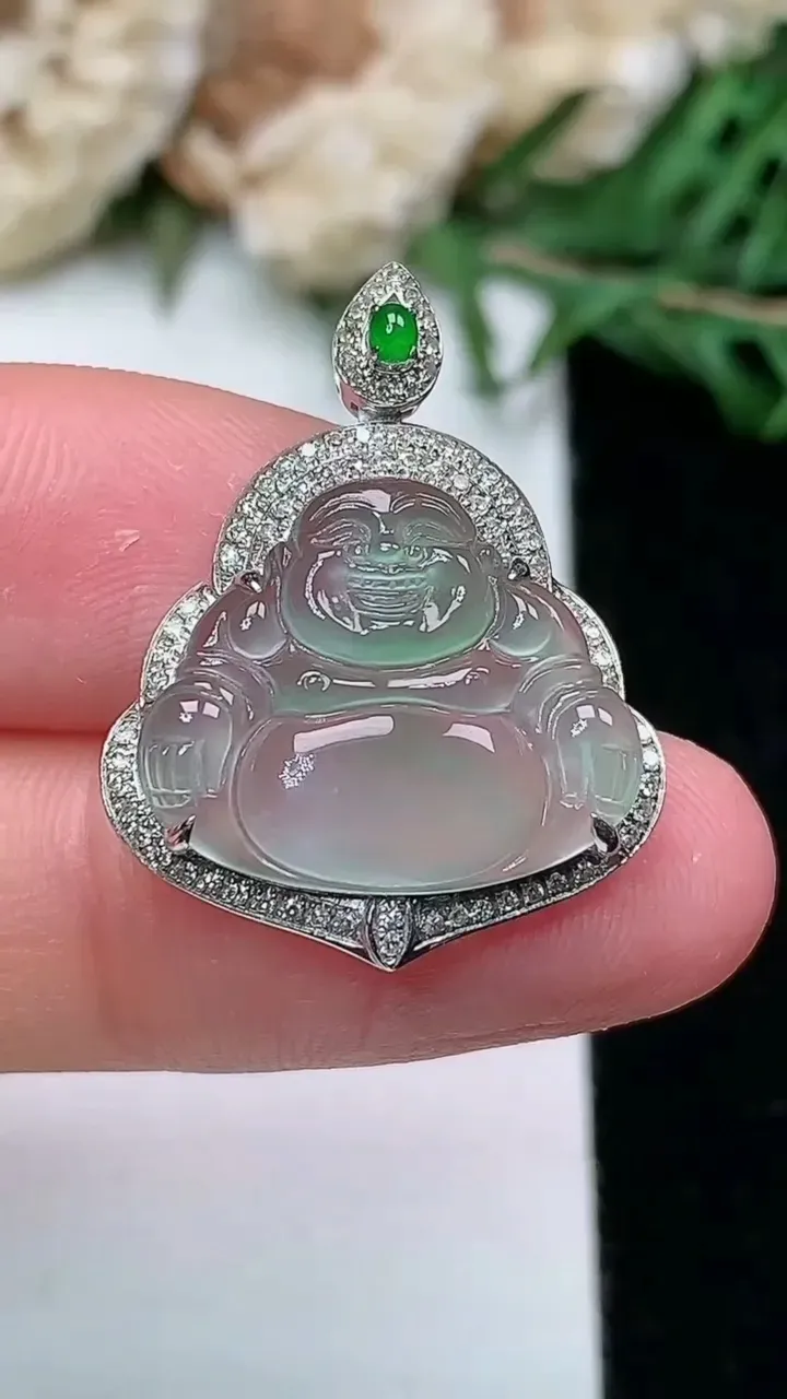 天然A货翡翠佛公吊坠，尺寸25.3-19.8-6.2，裸石14.4-17.2，重量:2.72g
1月