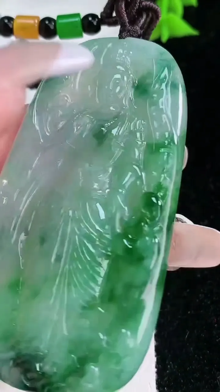 天然A货翡翠观音菩萨吊坠，尺寸63-34.5-5，重:28.00g
1月25日