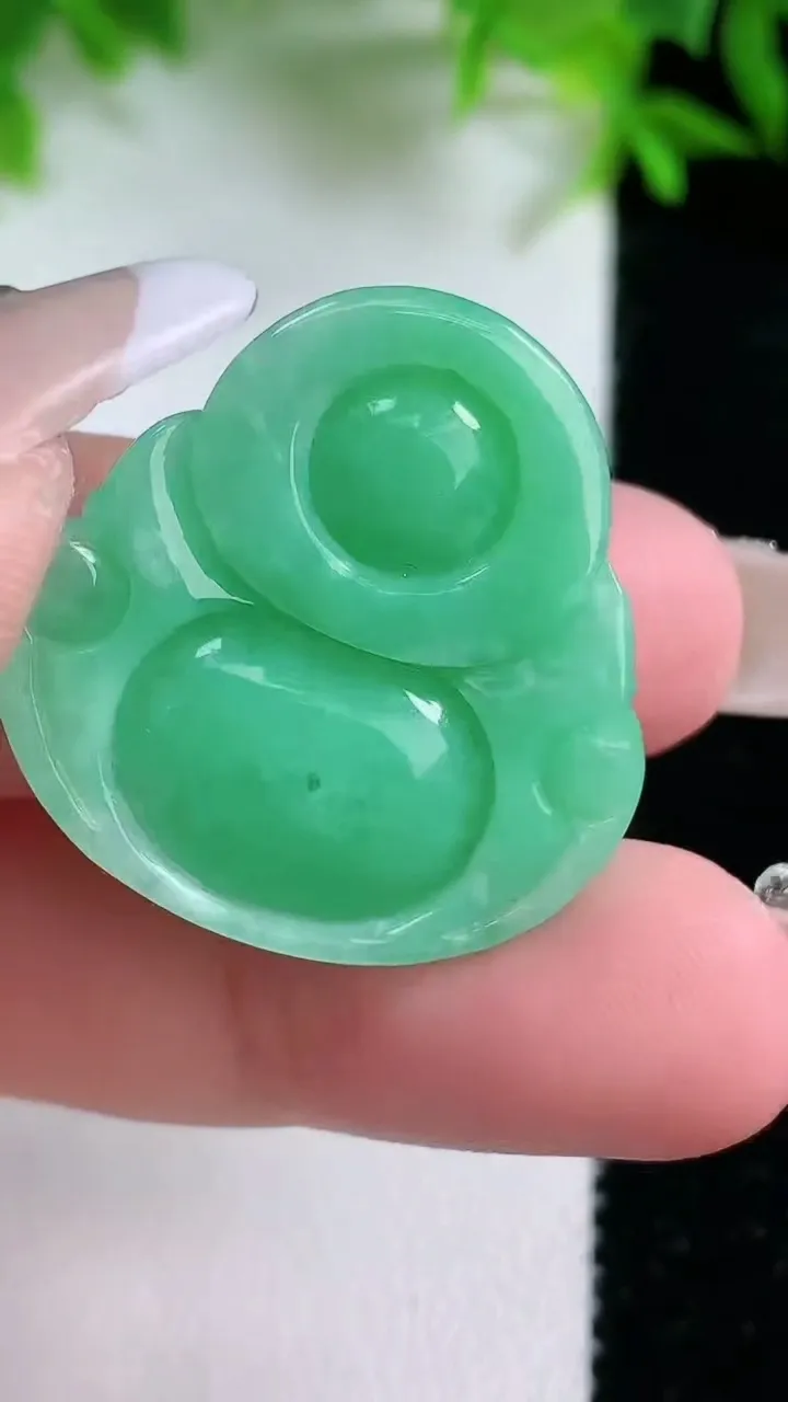 天然A货翡翠佛公吊坠，尺寸27.6-27.4-7，重量:8.05g
1月25日