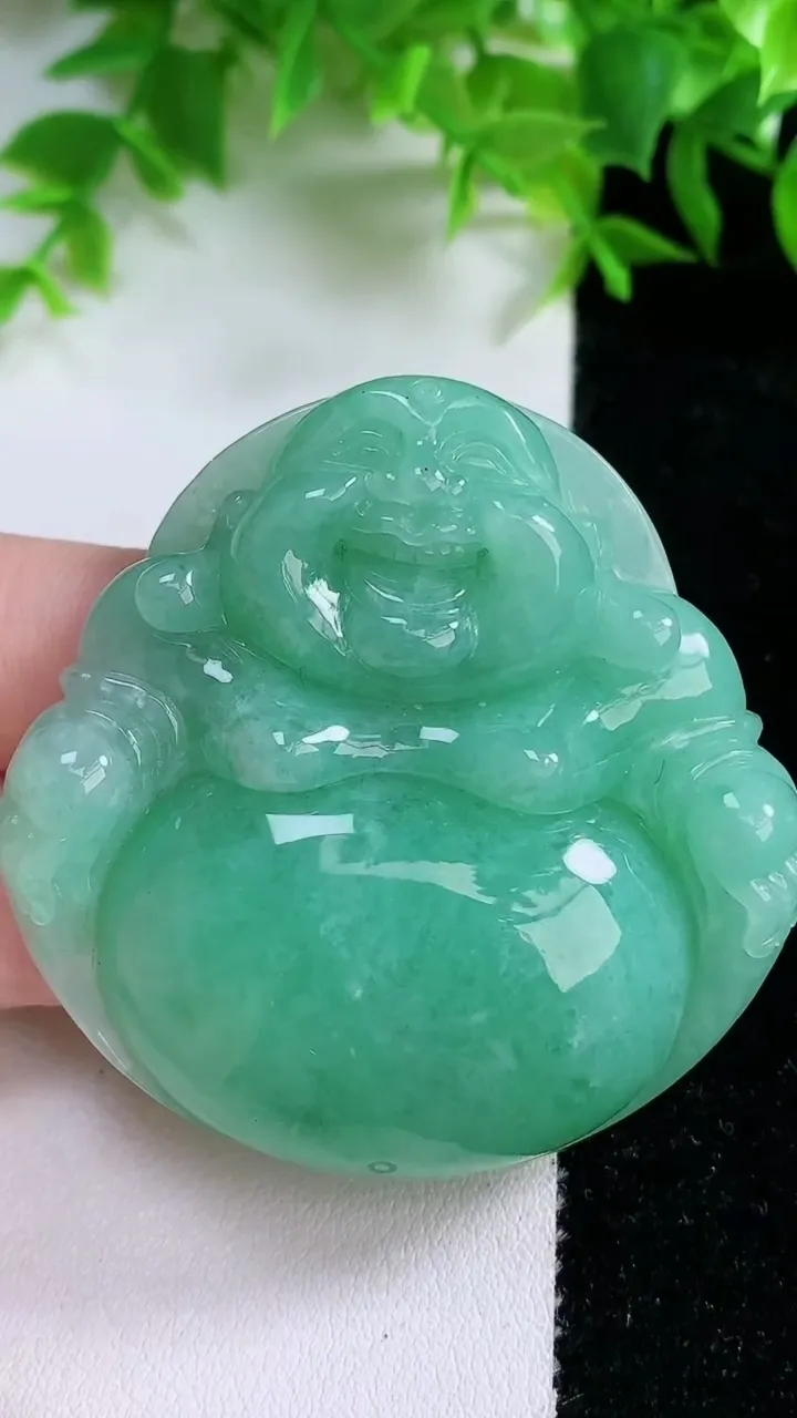 天然A货翡翠佛公吊坠，尺寸50.5-51.3-11.5，重量:48.39g
1月25日