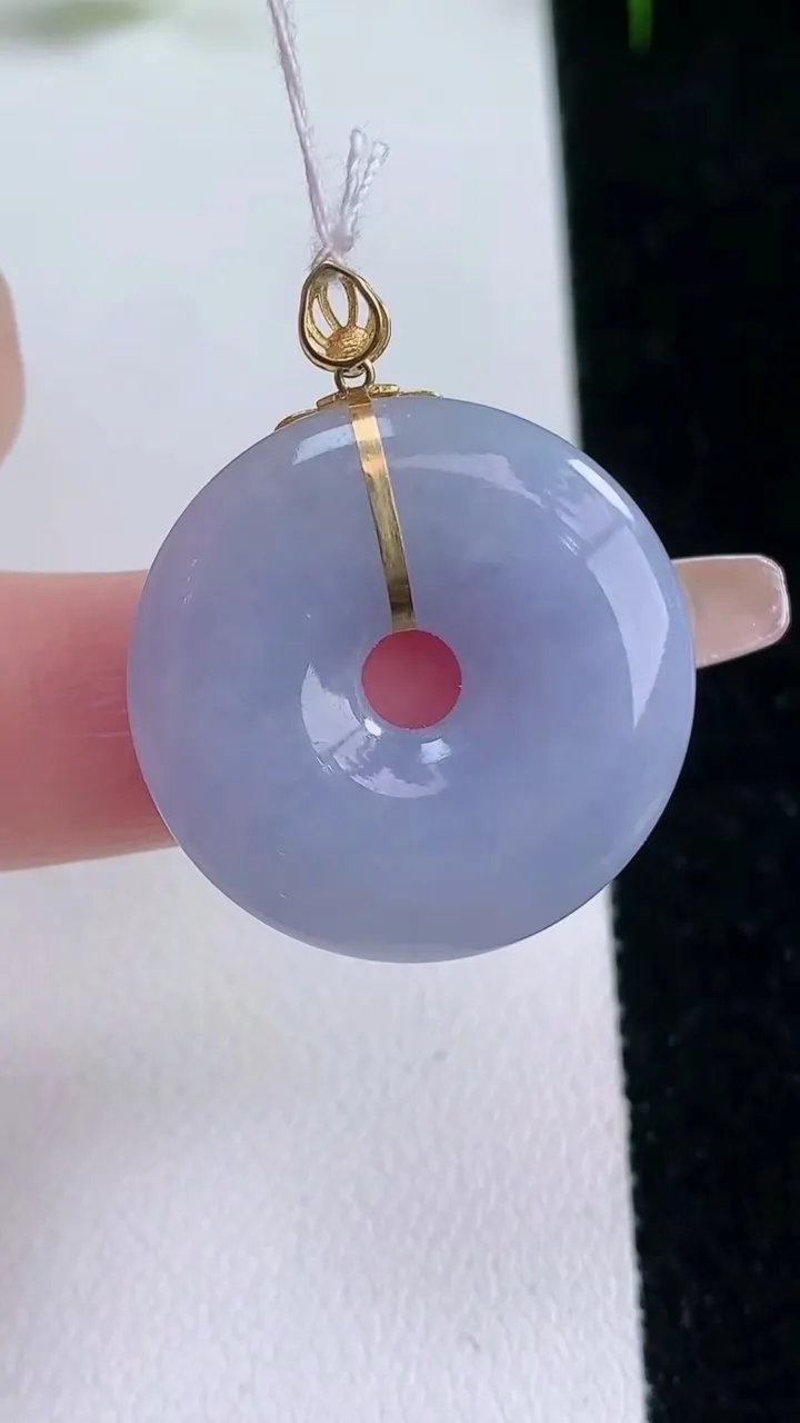 天然A货翡翠18K金紫罗兰平安扣吊坠，尺寸24.8-5.4，重量:7.67g
1月25日