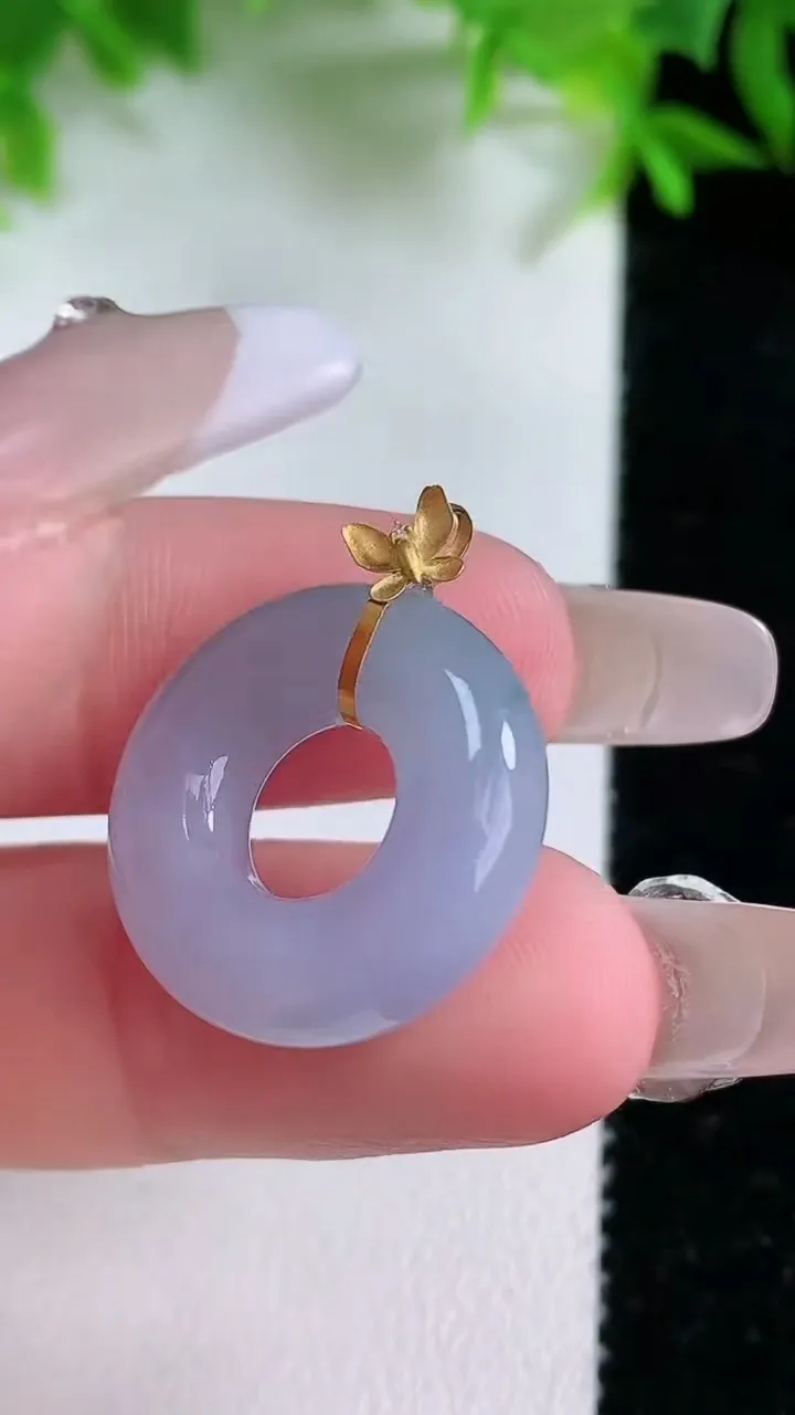 天然A货翡翠18K金紫罗兰平安环吊坠，尺寸20.9-5.4，重量:4.88g
1月25日